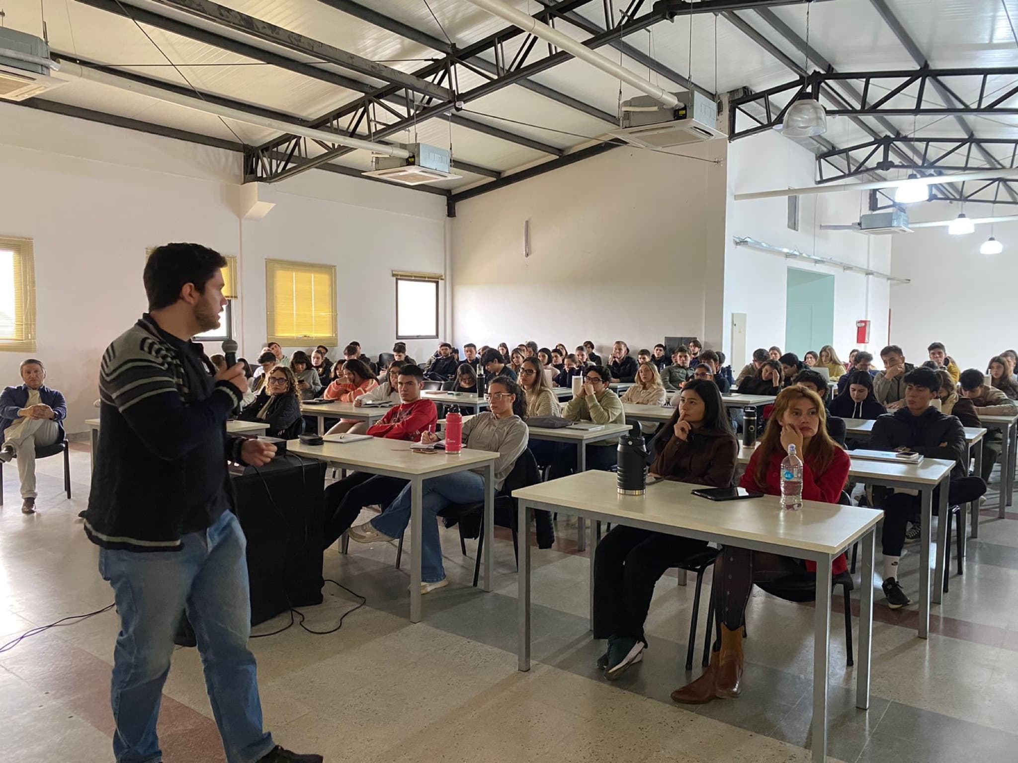 Charlas universitarias · INCUNI y UPA